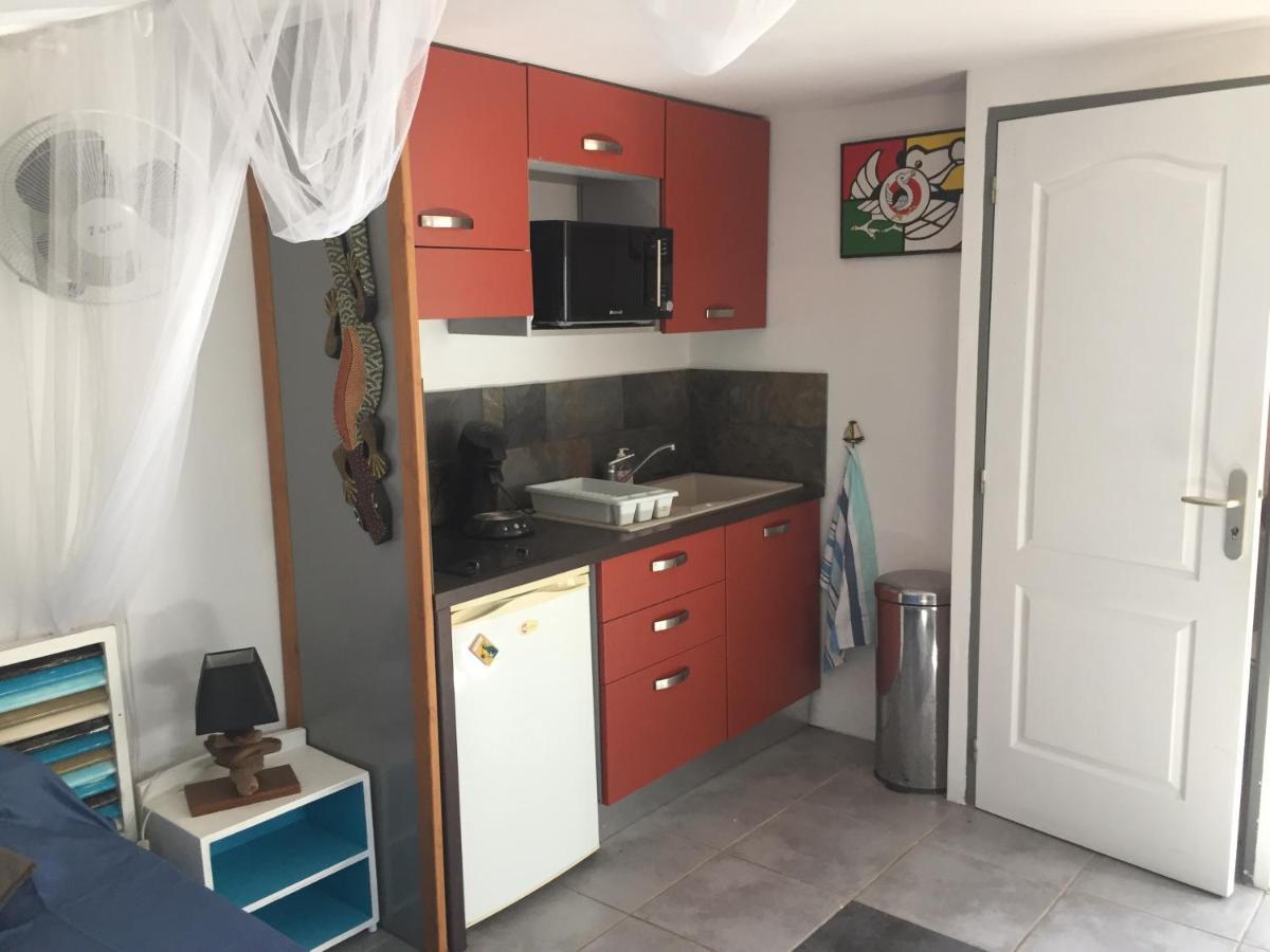 Studio Independant Dans Propriete Avec Piscine Et Wifi Lägenhet Saint-Gilles-les Bains Exteriör bild